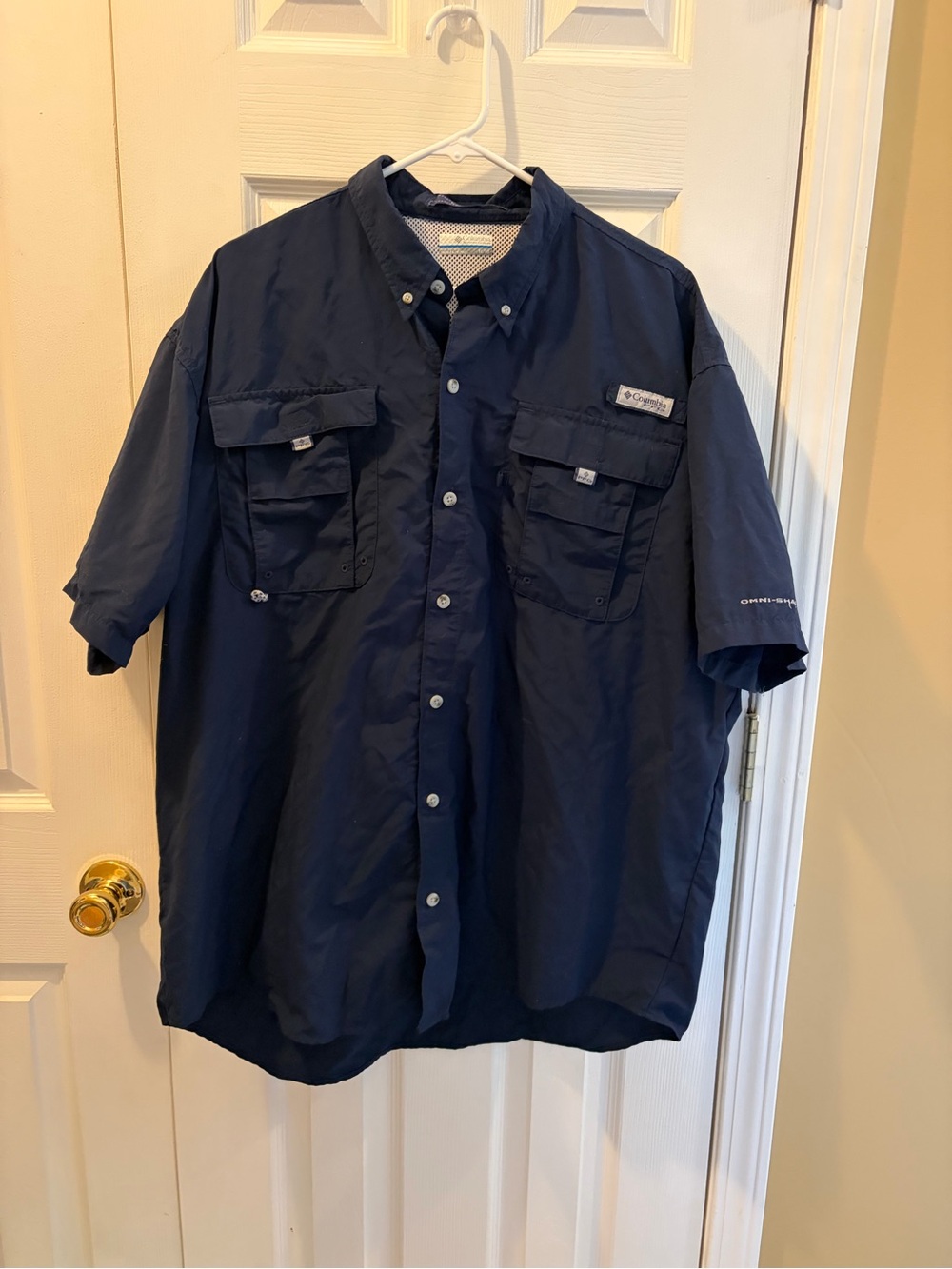 Columbia Men's Short-Sleeve Button-Up Fishing Shirt in Navy
